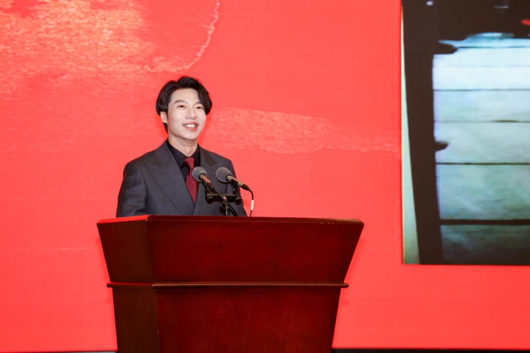 柴昀喆等6名来自新的社会阶层不同群体的代表人士讲述了自己与党和