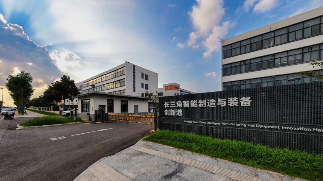 新材料等领域,致力于打通人才链创新链产业链,实施"一港三区"规划建设