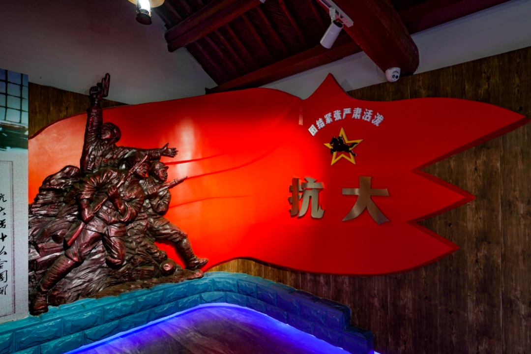 室内展陈分"峥嵘岁月 烽火摇篮""忠诚信仰 勇于担当""薪火相传 众志成