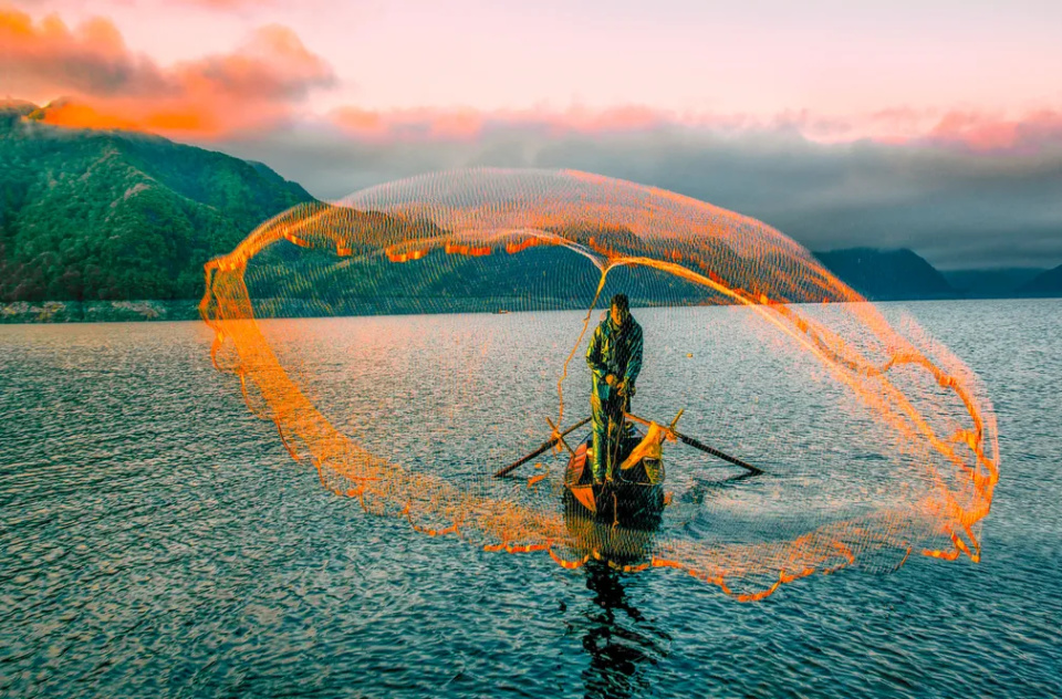 特别推荐鸭绿江的开江鱼,肉质肥美,入口鲜嫩,是来此处必须品尝的美味