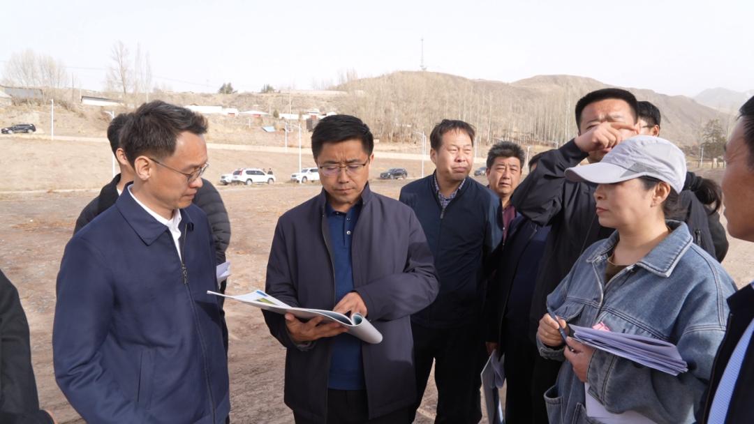 肃南钟向辉调研督导县城绿化美化亮化和重要节点改造提升等工作