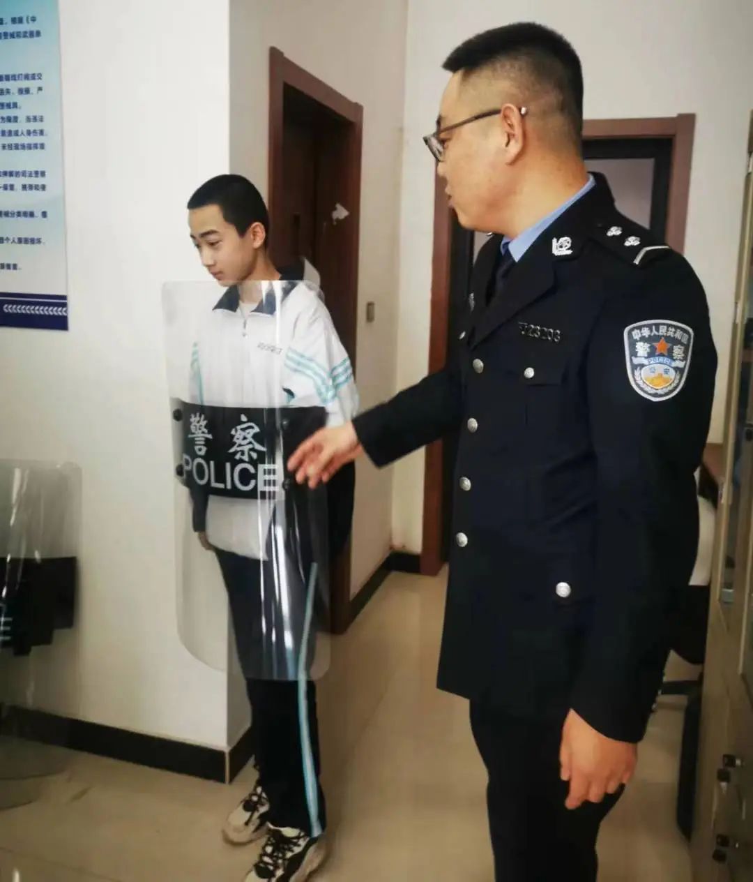 提质增效年第103次公众开放日青冈县第五中学师生走进法院