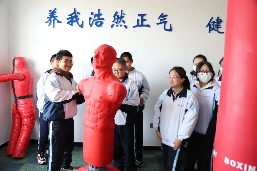 提质增效年第103次公众开放日青冈县第五中学师生走进法院