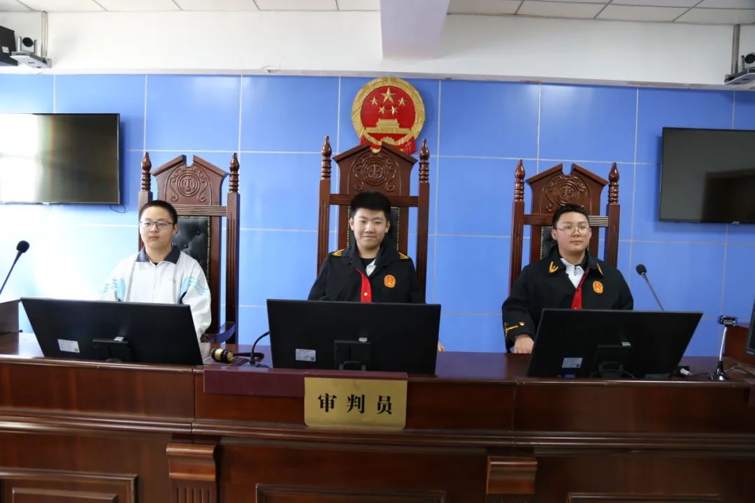 提质增效年第103次公众开放日青冈县第五中学师生走进法院