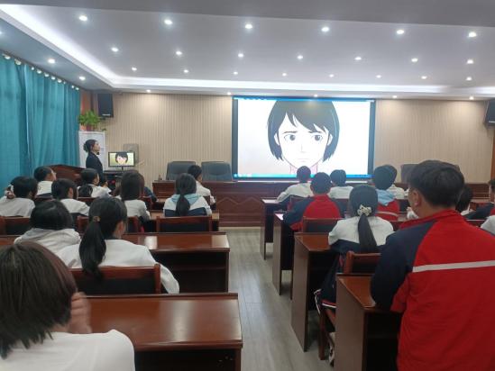 3月28日,彭泽县人民法院的法治副校长走进彭泽二中,为学生们带来了