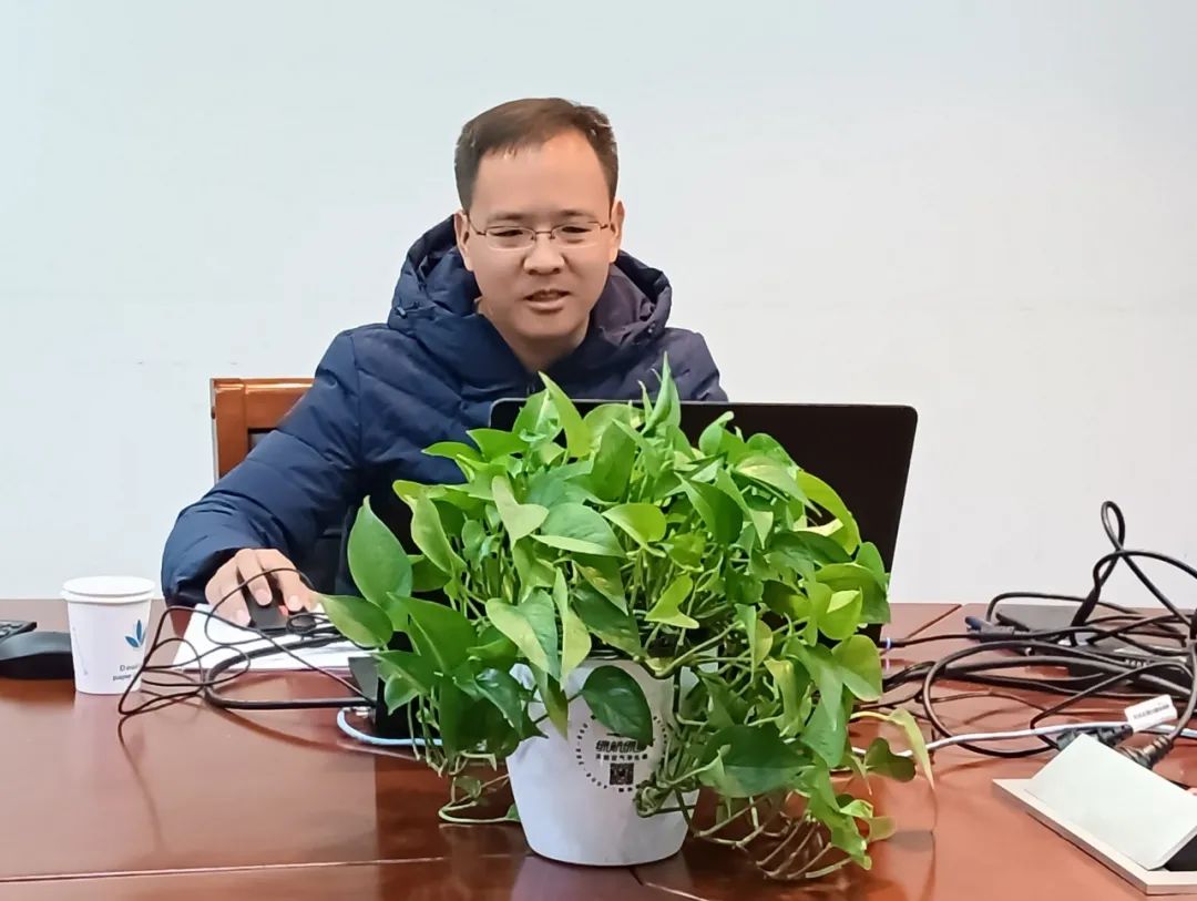 唐山工业职业技术学院张川宝教授来到玉田职教中心传经送宝,副校长娄