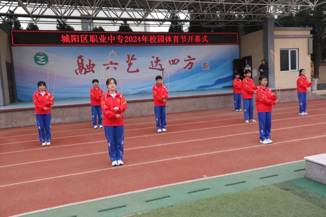 城阳三中举行教研组长,备课组长工作会议.