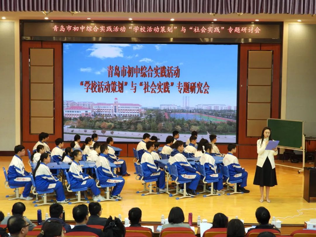 城阳三中举行教研组长,备课组长工作会议.