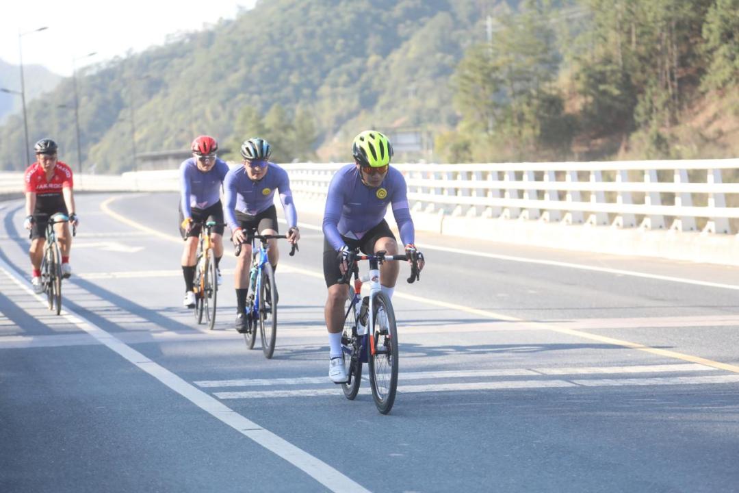 万人骑游!杭州开启最美赛道!_澎湃号·政务_澎湃新闻-the paper