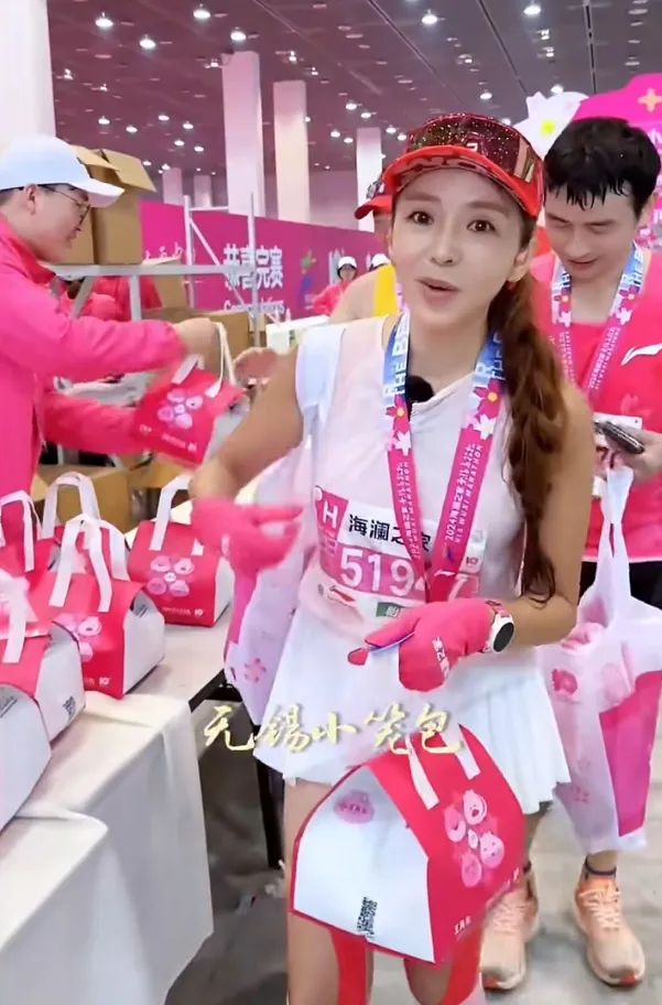 "王静成介绍,当天晚上王兴记的抖音直播间里就涌入了200万观众.