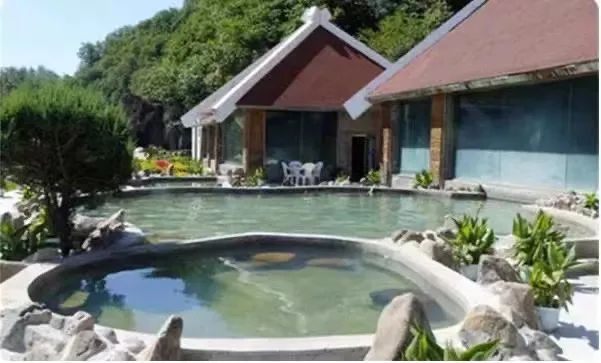 位于抚松县仙人桥镇,aa级旅游景区,环境优美,氧量丰富,集温泉,医疗