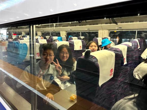 3月29日6时43分,随着d3008次研学列车准时驶出宜昌东火车站,760名