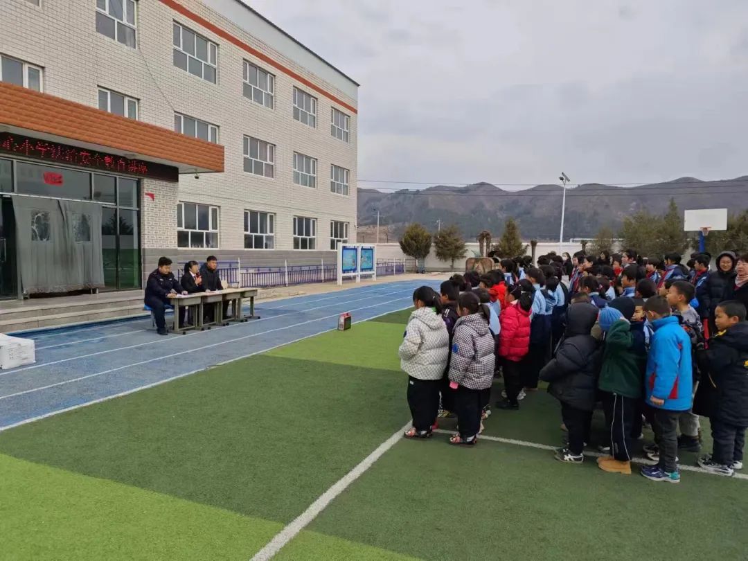 多名法治副校长先后走进赤城县第三中学,玉辉小学,独石口小学,大海陀
