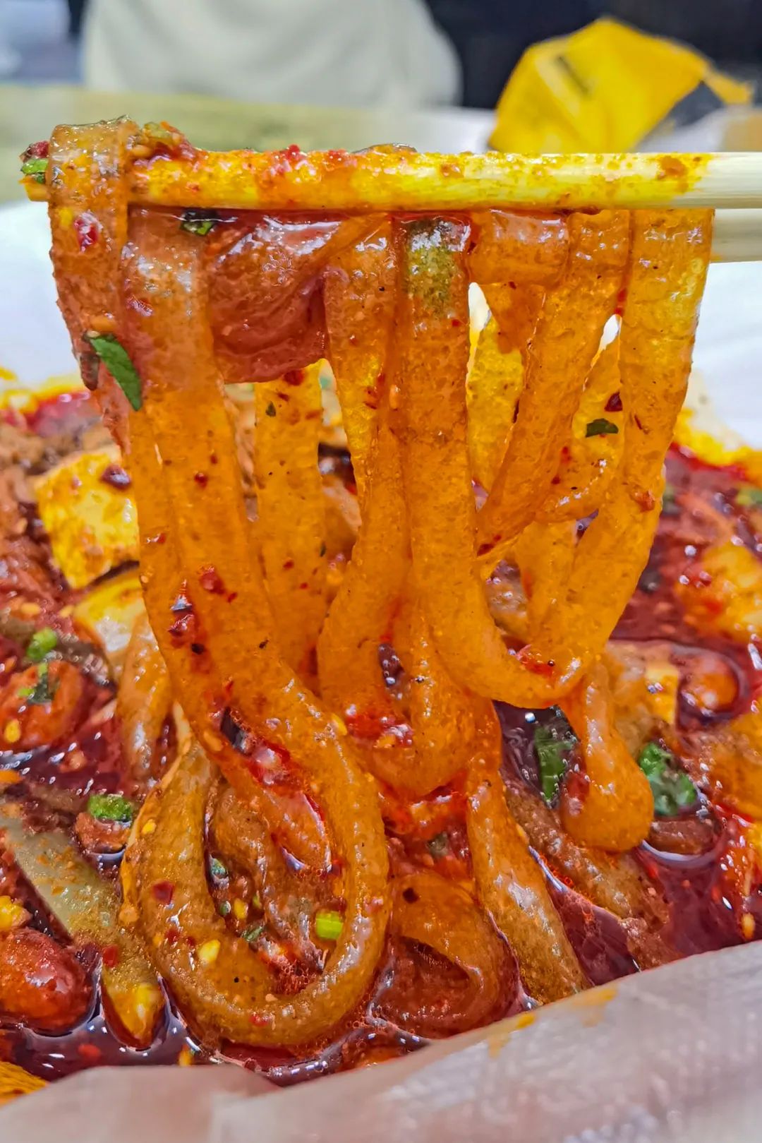 来天水打卡过甘肃麻辣烫的人,大都被这本地特有的麻辣粉勾了魂——从