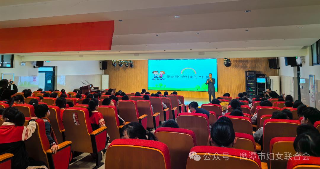 3月27日,在鹰潭市第二中学西校区,针对近期社会热点