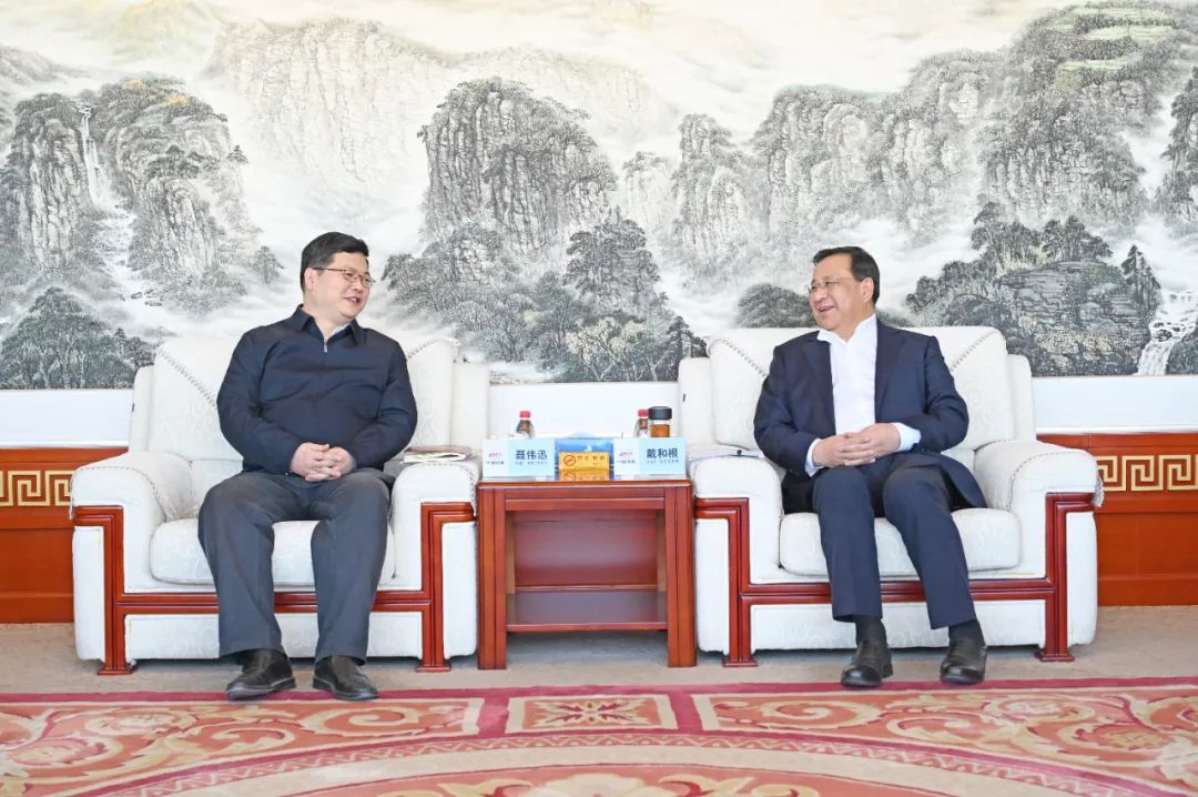 戴和根与天津市南开区区长聂伟迅会谈