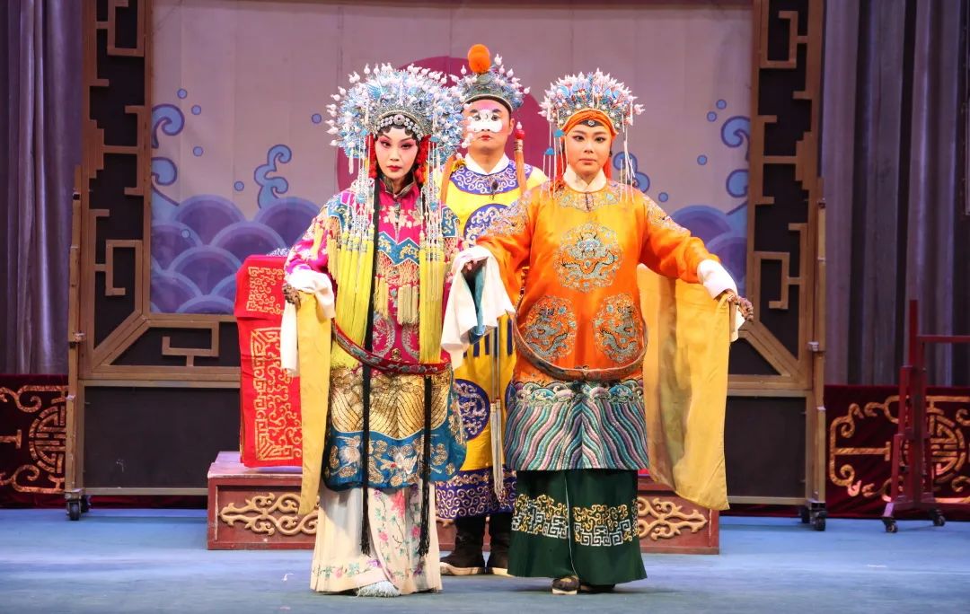 "齐烟荟萃交流演出"传统京剧《秦香莲》亮相北洋大戏院_澎湃号·政务_