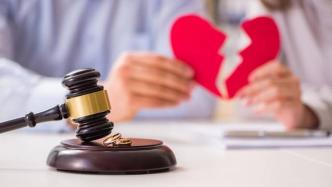 妻子婚内出轨起诉离婚，丈夫要求赔偿30万元，法院这样判