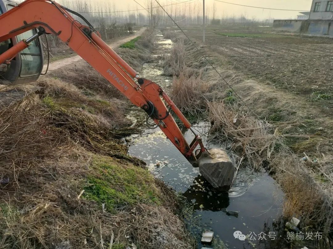 赣马镇聚焦主次干道,背街小巷,房前屋后,河道沟渠等重点区域,对杂物