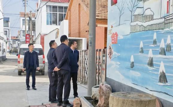 3月29日,徐州工业园区党工委副书记,管委会主任刘永辉深入社区,村查看