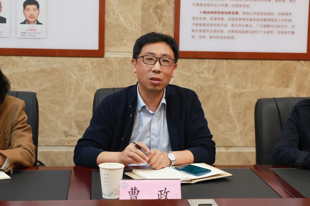 重庆市人大代表曹政该次庭审案件具有代表性,合议庭在庭审中征询各方