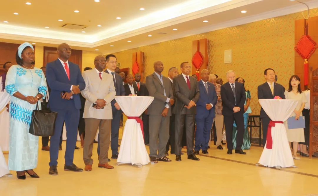 驻几内亚比绍大使举行离任招待会