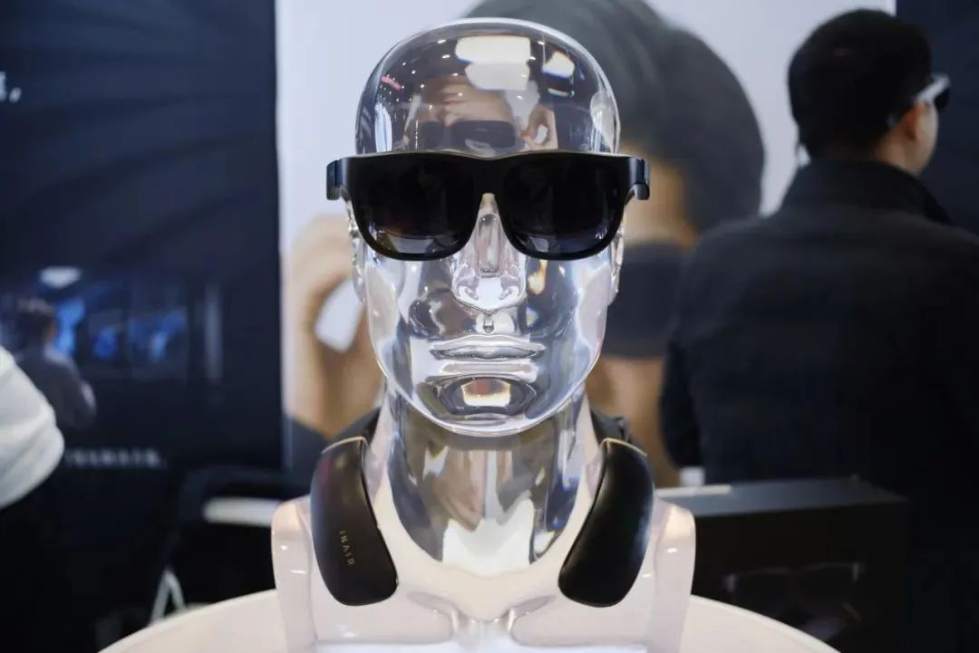 清华系创业新势力,把大模型塞进ar眼镜,高铁上能用1