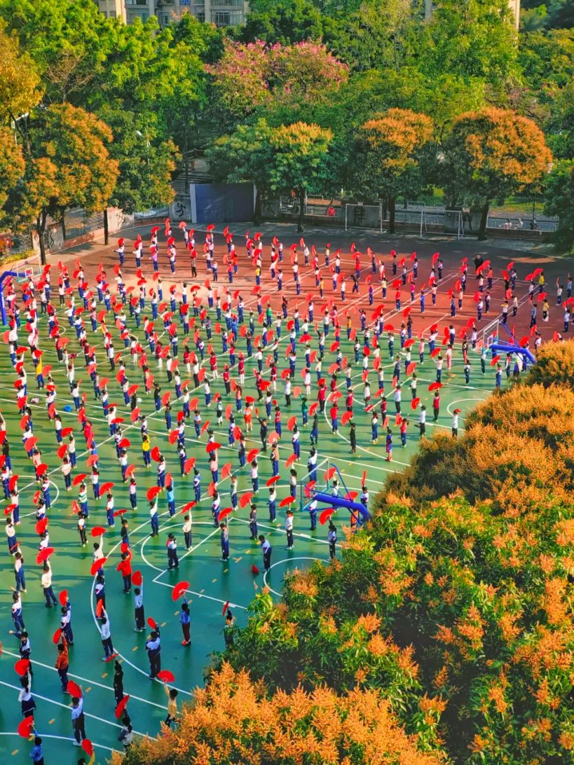 佛山市城南小学李刚/摄一路花开,前程似锦为一批又一批一中人开启花路