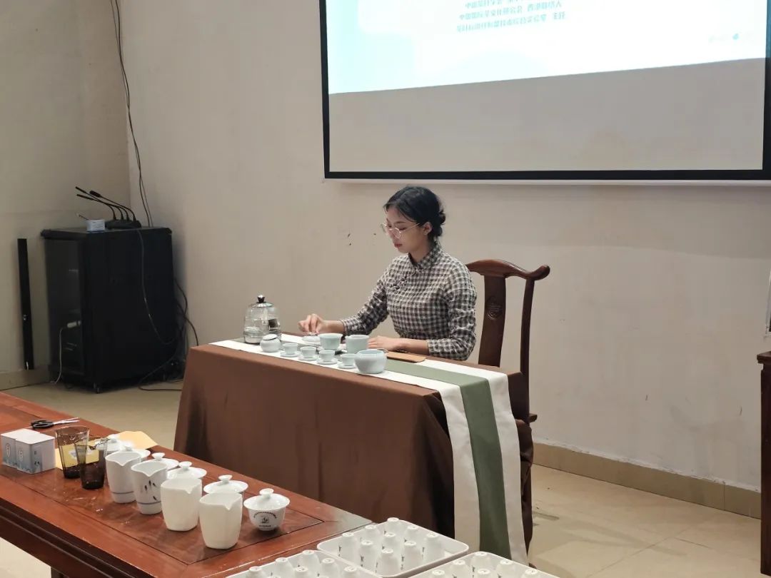 街舞、健身操、茶艺……温江晚课“留灯·艺课堂”实力圈粉→_澎湃号·政务_澎湃新闻-The Paper