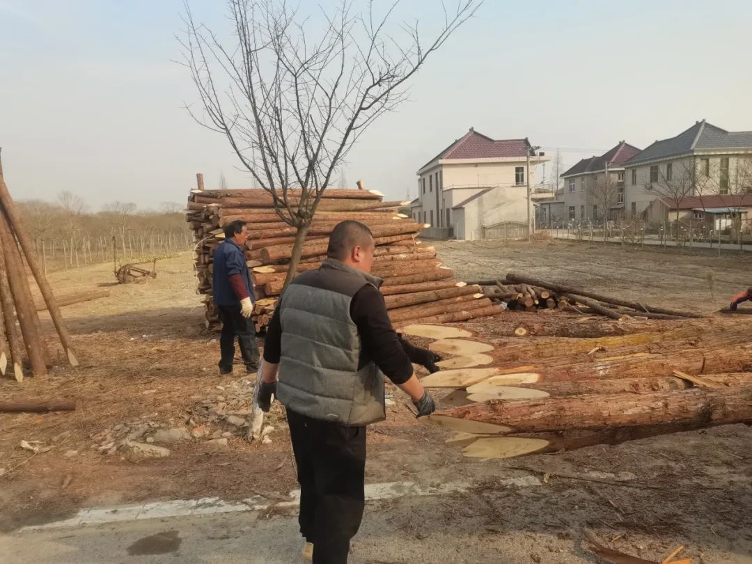 在这条志愿服务之路上曾是瘾君子的他一直在奔跑