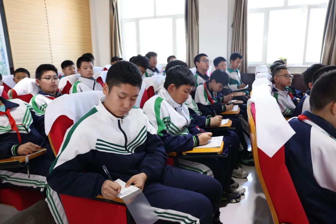 "三争"晋先"强院"法治行|建华区人民法院法治副校长深入二马路小学