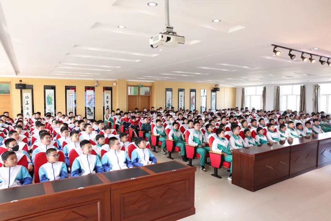 "三争"晋先"强院"法治行|建华区人民法院法治副校长深入二马路小学