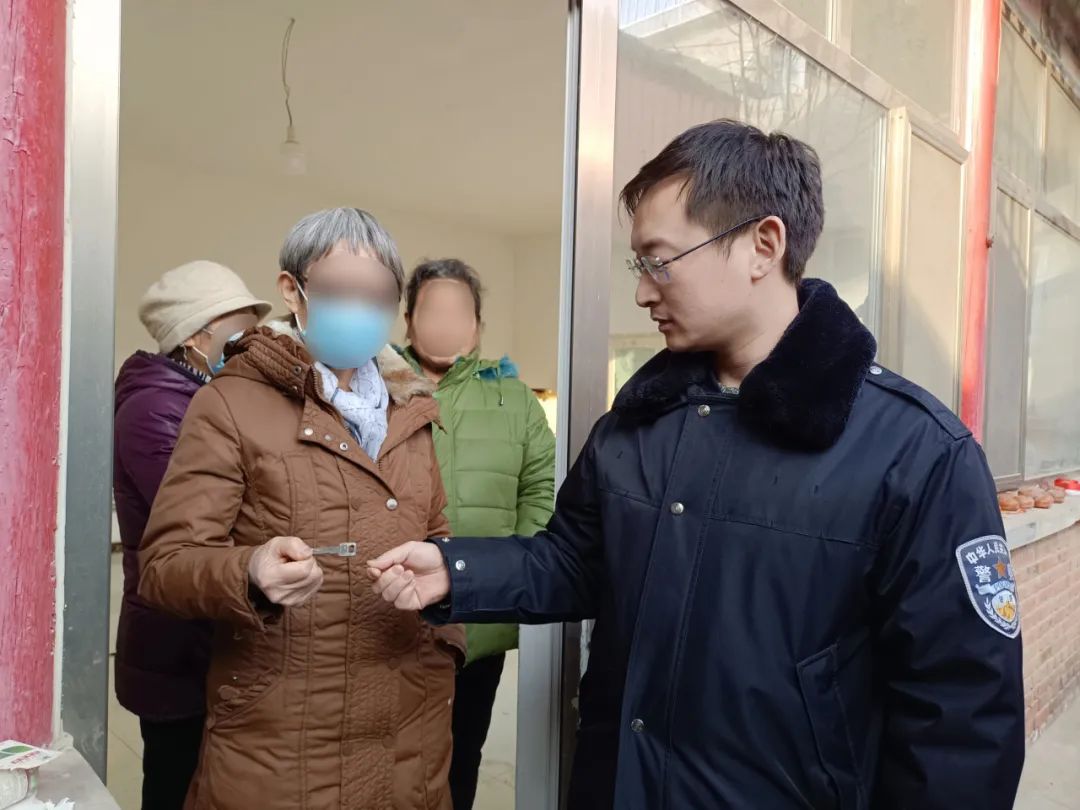 "在京法巡回讲堂中,顺义法院法官助理王天娇通过情景还原,互动问答