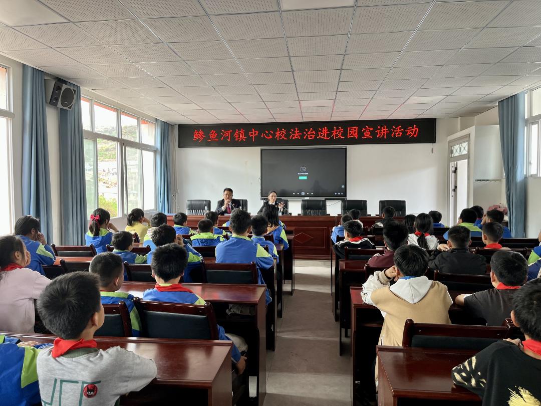 预防校园欺凌,共护美好"未"来——会东县法院开展法治宣传进校园活动