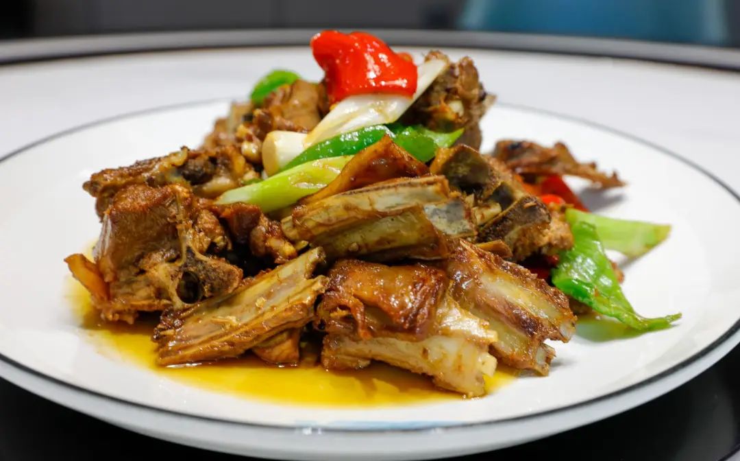 【我的家乡我来晒】一口爆炒羊排 让你的味蕾尽情享受