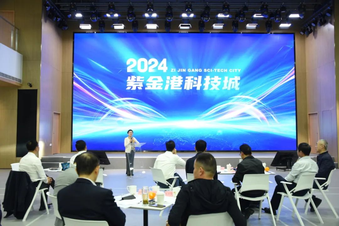 冯仁强在作总结发言时表示,本次"思享汇"活动的成功举办,不仅为企业家