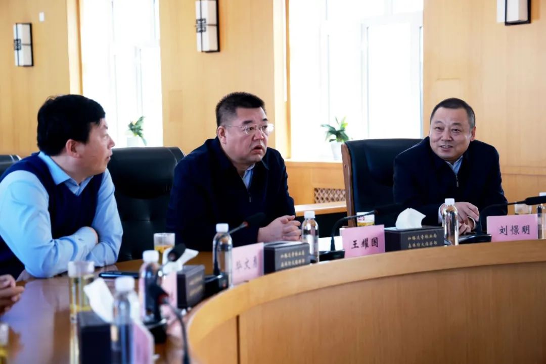 4月1日,大兴安岭交通运输局党组书记,局长王耀国一行5人的考察组深入