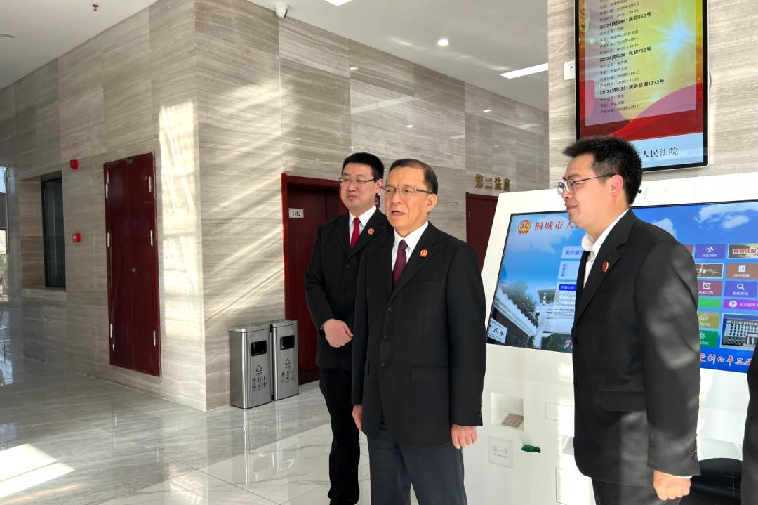 桐城法院报告了两个法庭参加全市第三批"五好法庭"建设情况.3月29日下