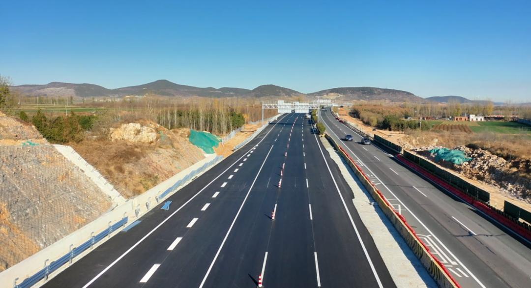 【开启数智新未来68赋能交通新发展】济菏高速改扩建年底实现双向