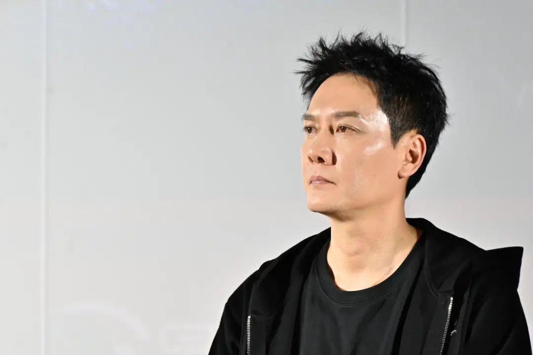 演员冯绍峰谈到5岁儿子,眼圈红了