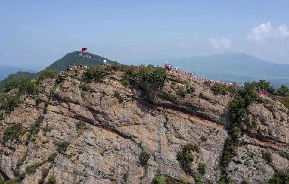 梅河口通化鸡冠山图片