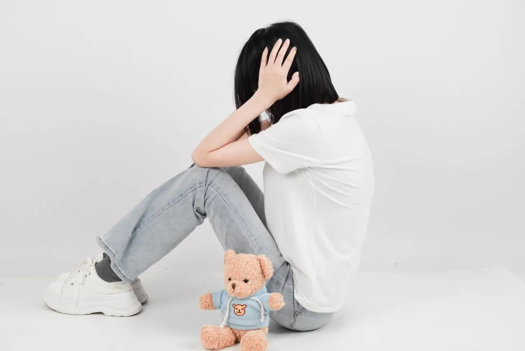 孤独症儿童不仅跟一般儿童一样可以通过教育获得知识和技能,也可以