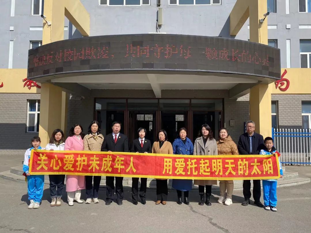 长春市第一五八中学及附属小学校共1100余名中小学生认真接收了这份