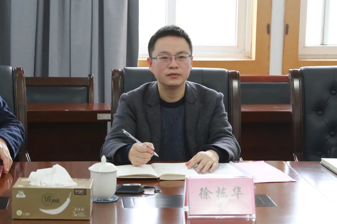 徐栋华对崇川法院的破产审判工作给予充分肯定,强调要畅通府院联动