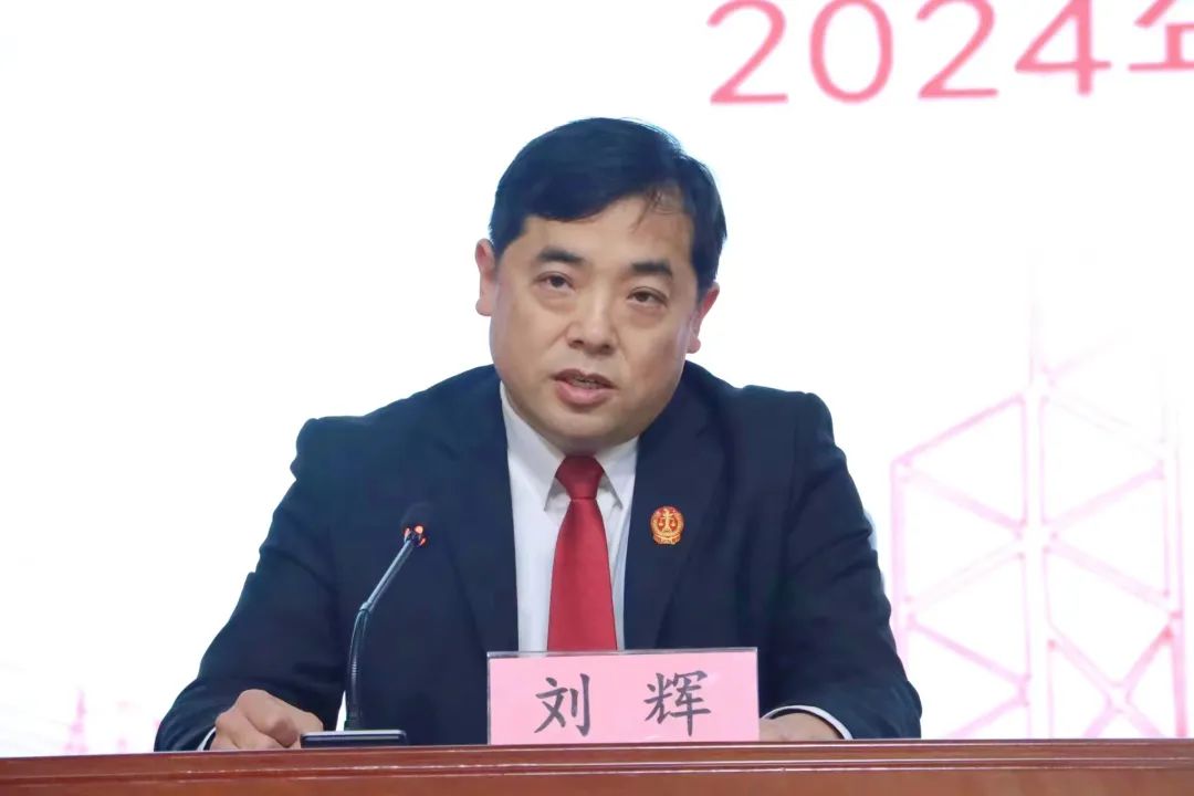 3月29日,卢龙县人民法院党组书记,院长刘辉到卢龙县职教中心参加"法治