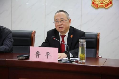 岗前培训仪式结束后,院党组成员,政治部主任杨文波为新任人民陪审员