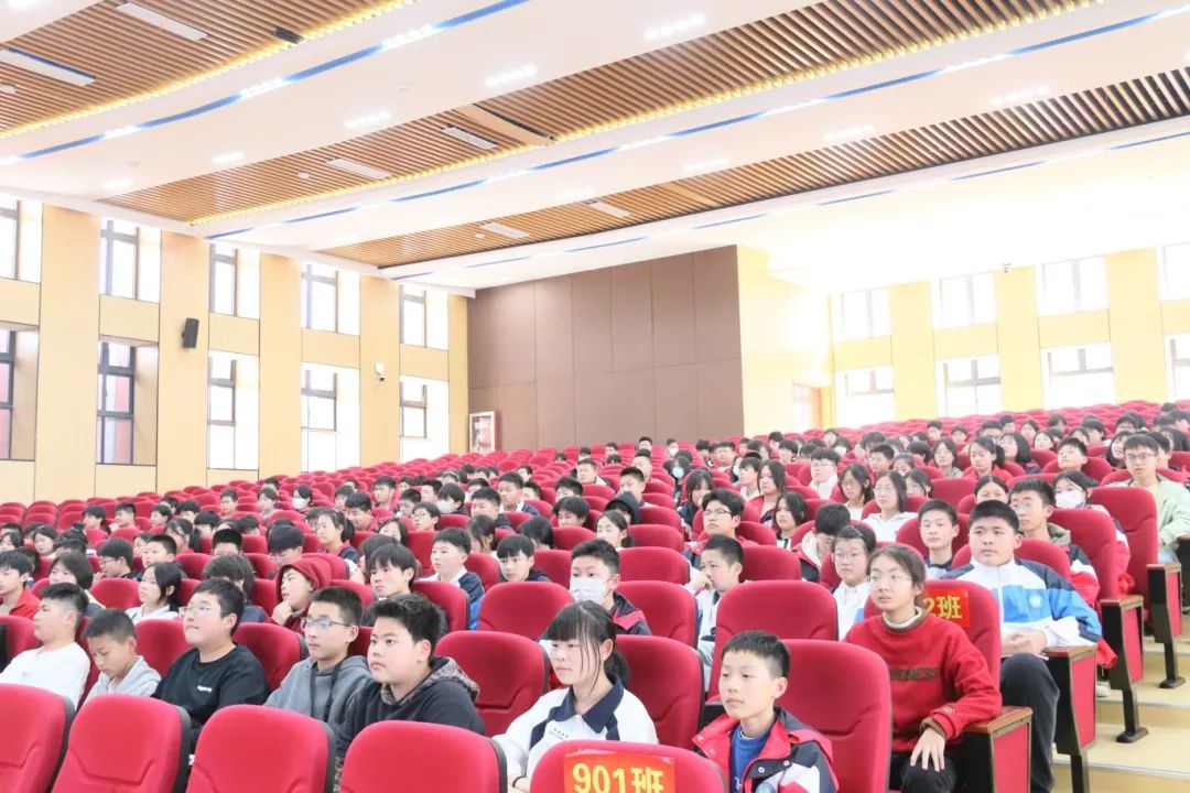 执法司法创优年向阳守护静待花开南陵县法院院长讲授法治第一课