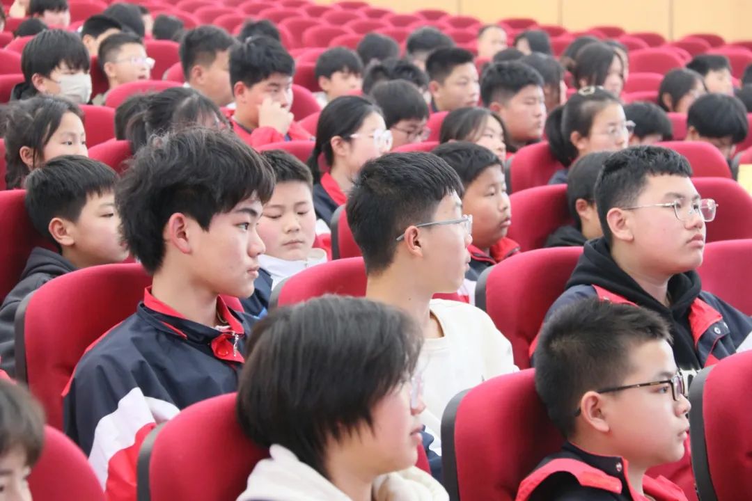 执法司法创优年向阳守护静待花开南陵县法院院长讲授法治第一课