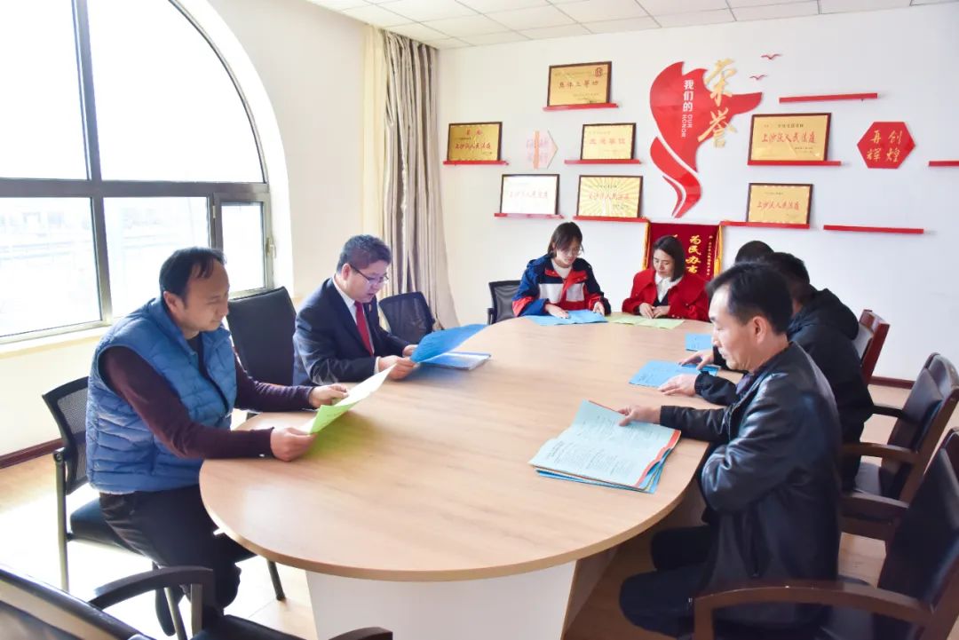 我与法庭初邂逅上沙沃法庭邀请学生走进法庭沉浸式感受法治力量