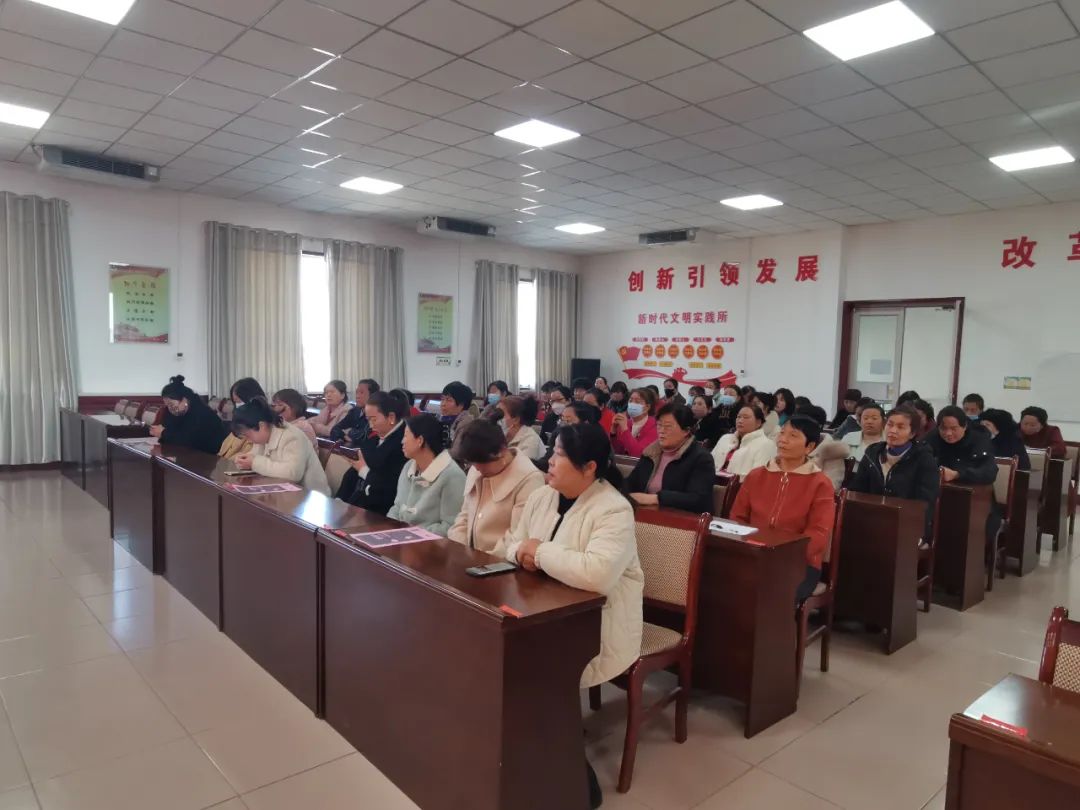 为民办实事丨爱来癌去守护她健康果园镇开展两癌防治宣讲与健康宣传